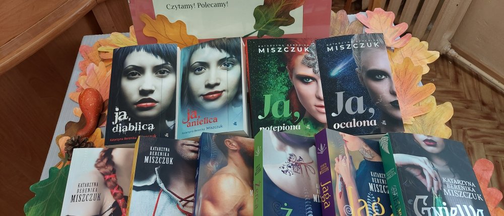 Magia słowa między okładkami! Zapraszamy uczniów, nauczycieli i rodziców do biblioteki szkolnej po nowości!