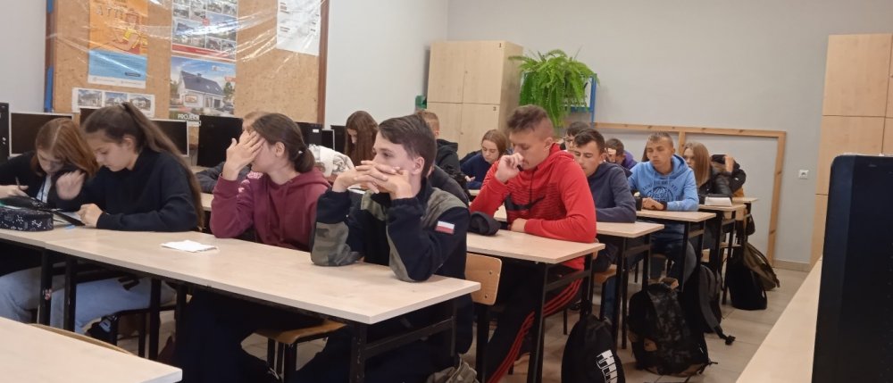 Uczniowie na wykładzie