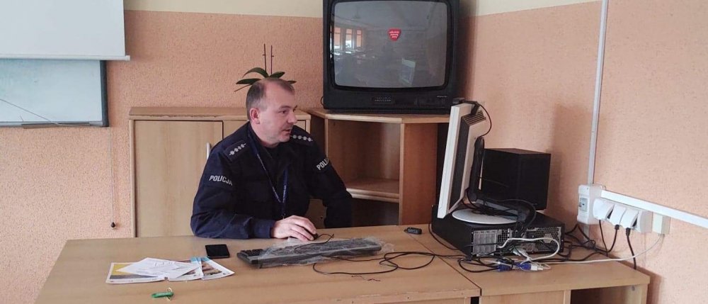 PROFILAKTYKA ZE STALOWOWOLSKĄ POLICJĄ  