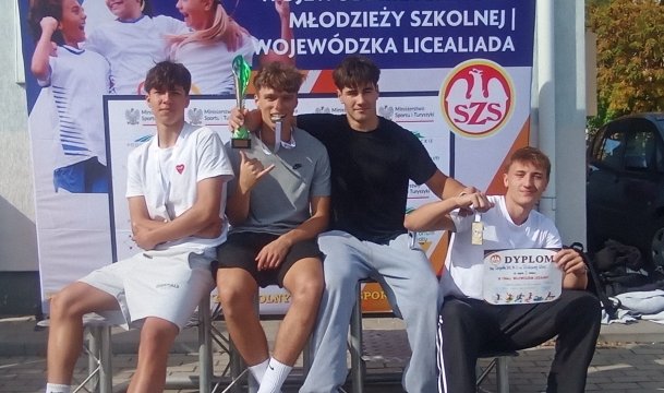 Chłopcy z „Budowlanki” Mistrzami Województwa w sztafecie 4x400