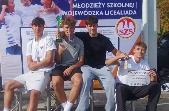 Chłopcy z „Budowlanki” Mistrzami Województwa w sztafecie 4x400