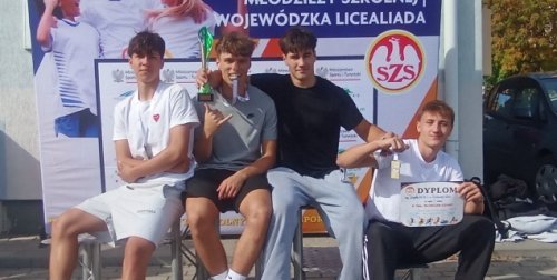 Chłopcy z „Budowlanki” Mistrzami Województwa w sztafecie 4x400