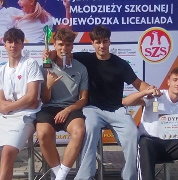 Chłopcy z „Budowlanki” Mistrzami Województwa w sztafecie 4x400