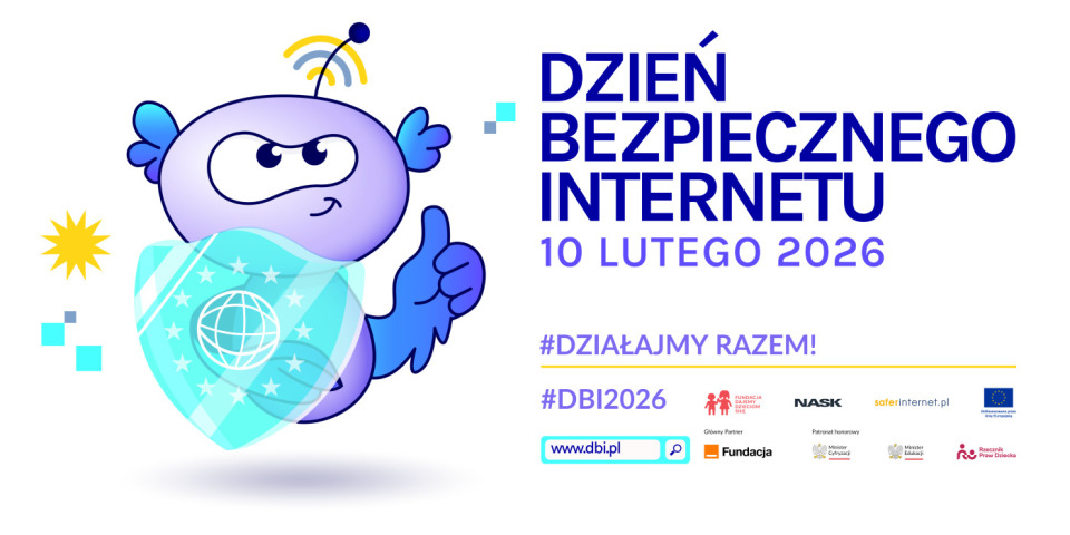 Smartfon trzymający glob - symbol Internetu Ludzik z tarczą
