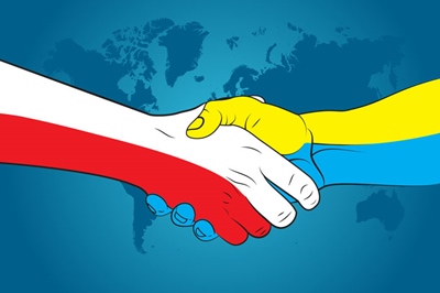 Uścisk dłoni w kolorach falgi polskiej i ukraińskiej Uścisk dłoni w kolorach falgi polskiej i ukraińskiej